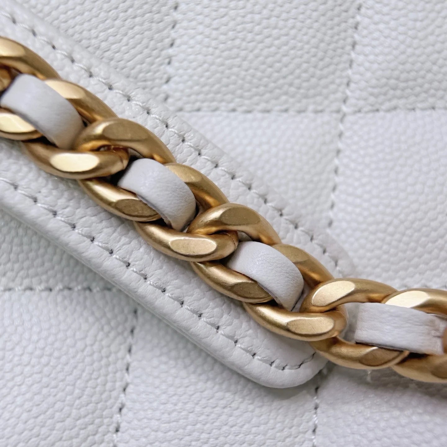 Chanel 25C Büyük Hobo Seyahat Çantası - Glimmer of Luxury