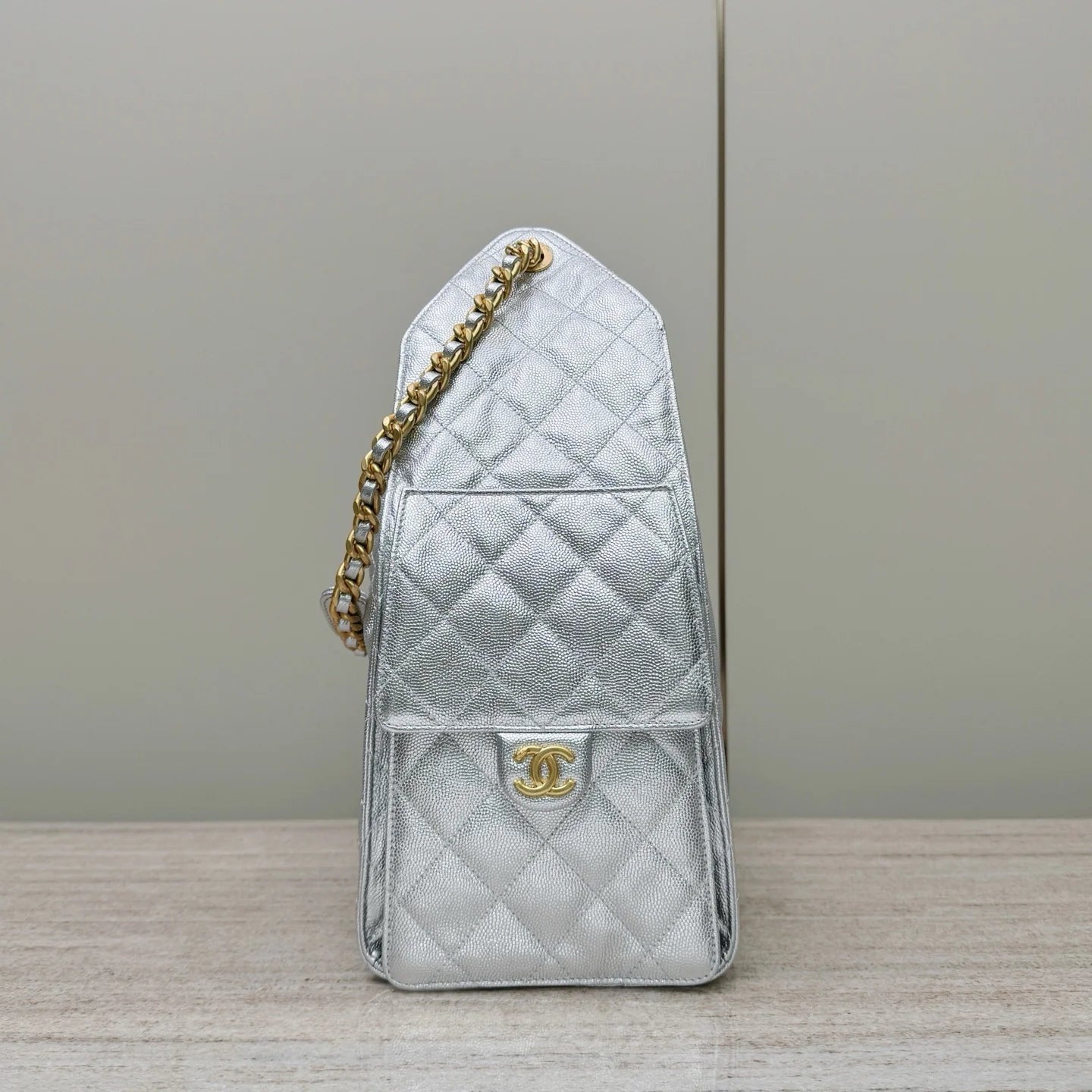 Chanel 25C Büyük Hobo Seyahat Çantası - Glimmer of Luxury