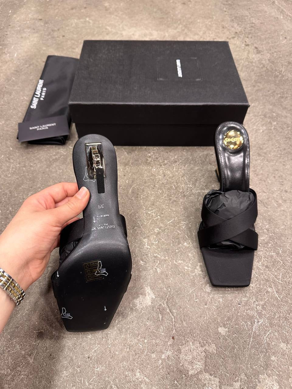 Saint Laurent Opyum Saten Krep Terlikler - Glimmer of Luxury