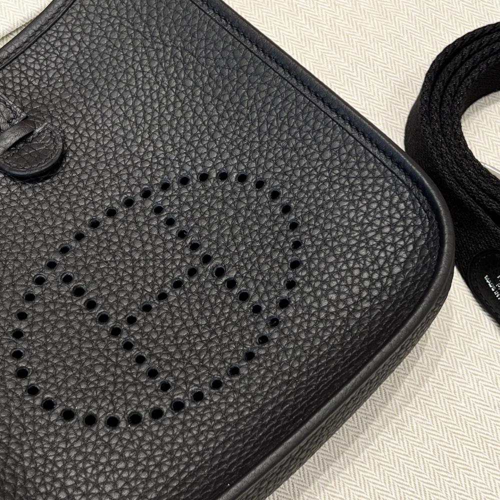 Hermès Evelyne 16cm Togo Leather Shoulder Bag