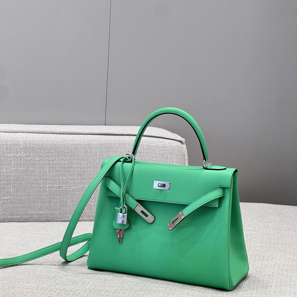 Hermès Kelly 25 Almond Green Epsom Leather with Gold Hardware (Ghw)