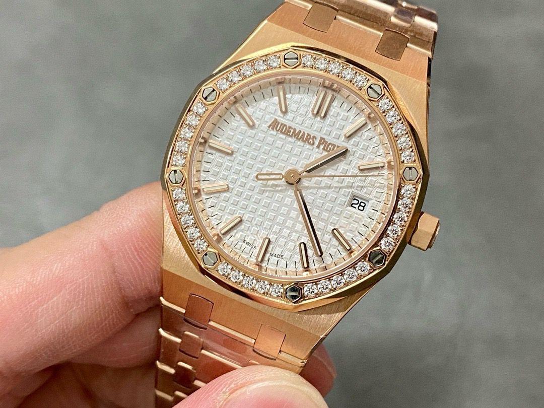 Audemars Piguet Royal Meşe Saat - Glimmer of Luxury