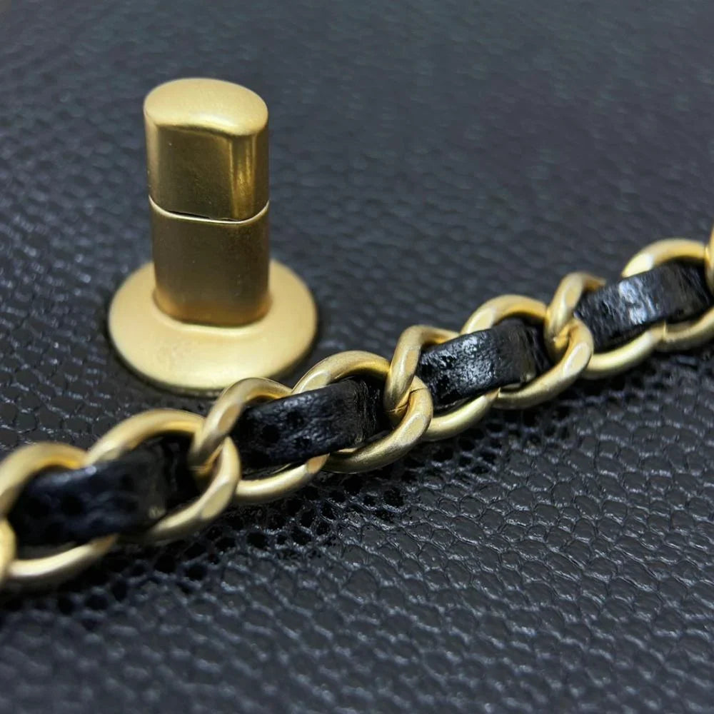 Chanel 2024/25 Mini Kapaklı Çanta - Glimmer of Luxury