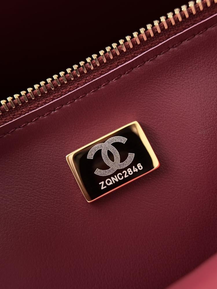 Chanel Maxi “Souplissimo” Küçük Kapaklı Çanta