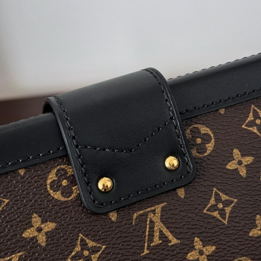 LV M13738 Petite Malle Çanta