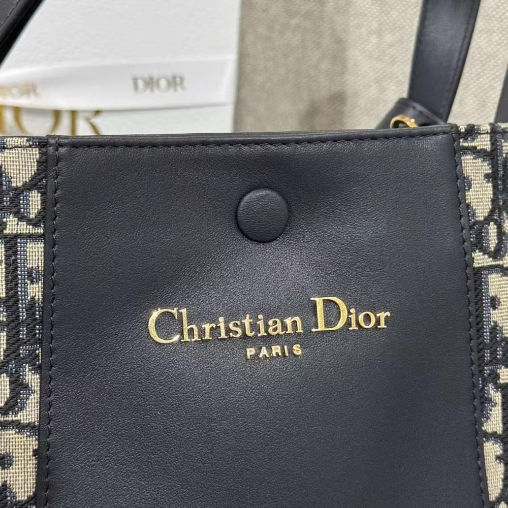 Dior İmzalı Orta Boy Kova Çanta