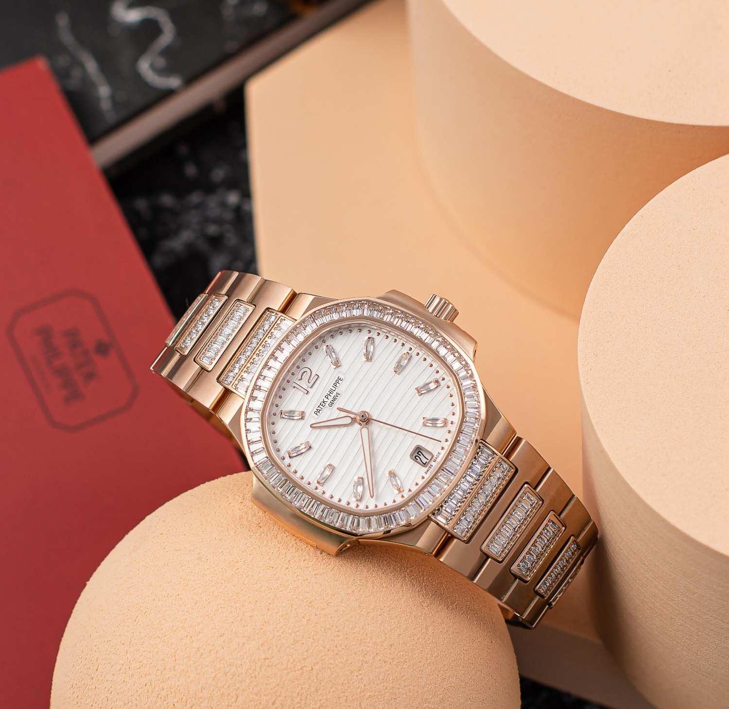 Patek Philippe Nautilus Bayan 7118/1200 - Glimmer of Luxury