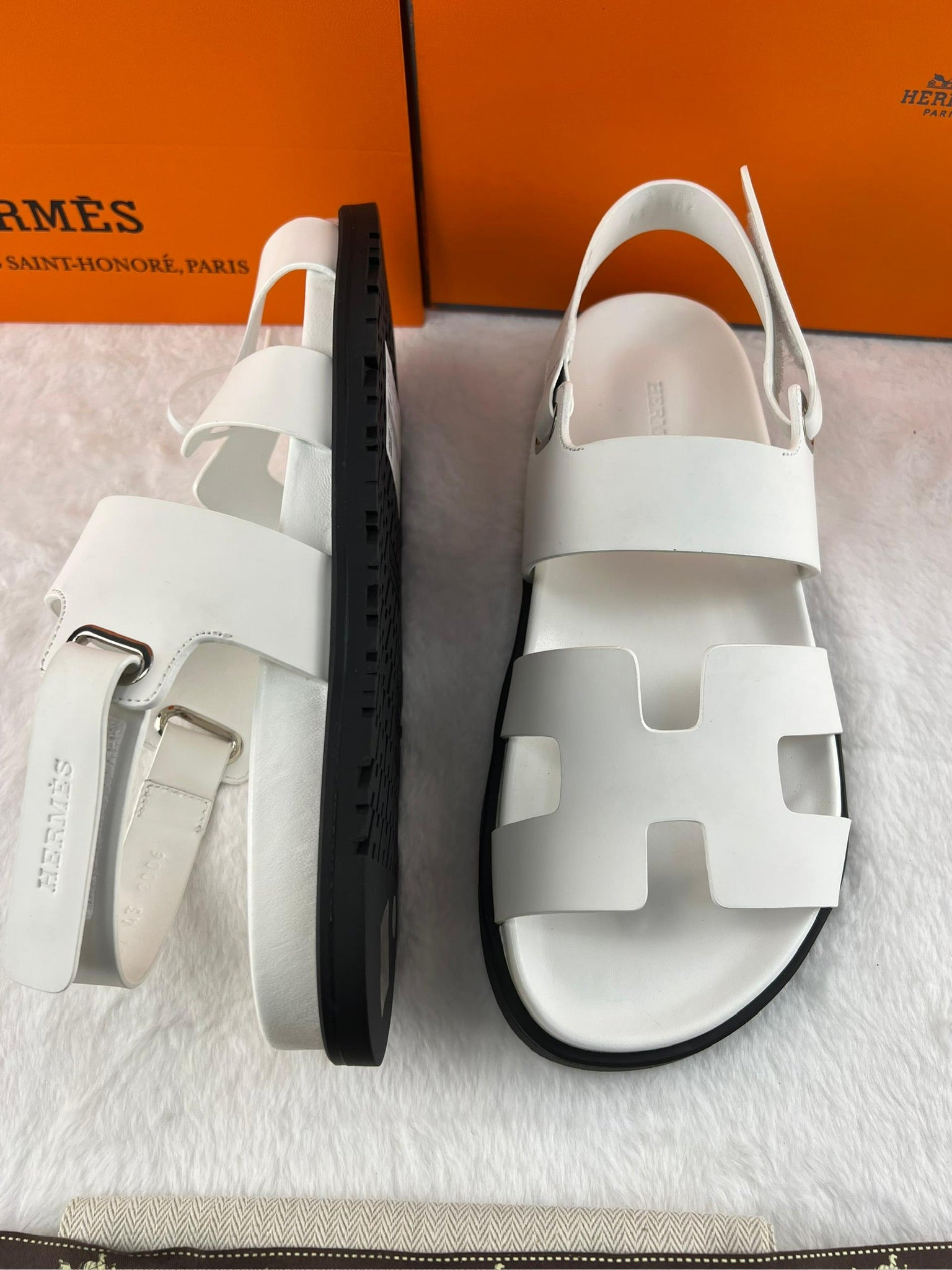 Hermès Chypre Sandal - Çift Bant Beyaz - Glimmer of Luxury