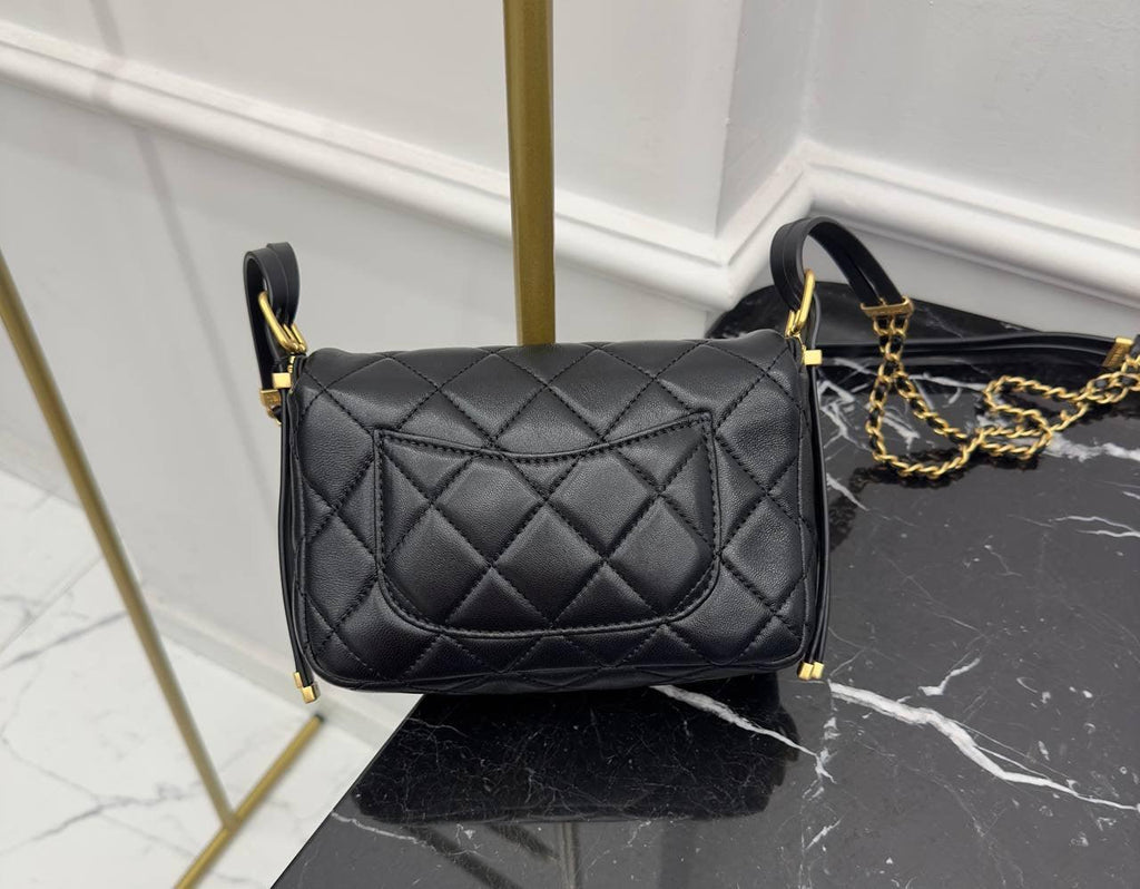 Chanel Küçük Kapaklı Çanta - Glimmer of Luxury