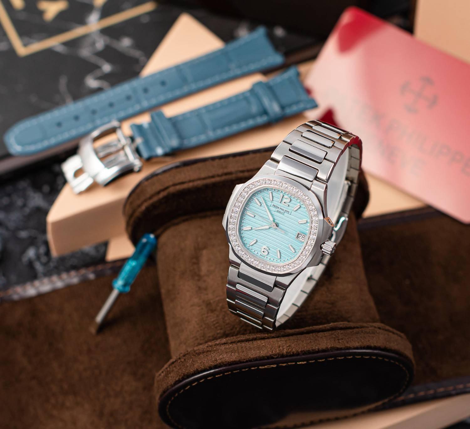 Patek Philippe Nautilus Bayan 7118/1200 - Glimmer of Luxury