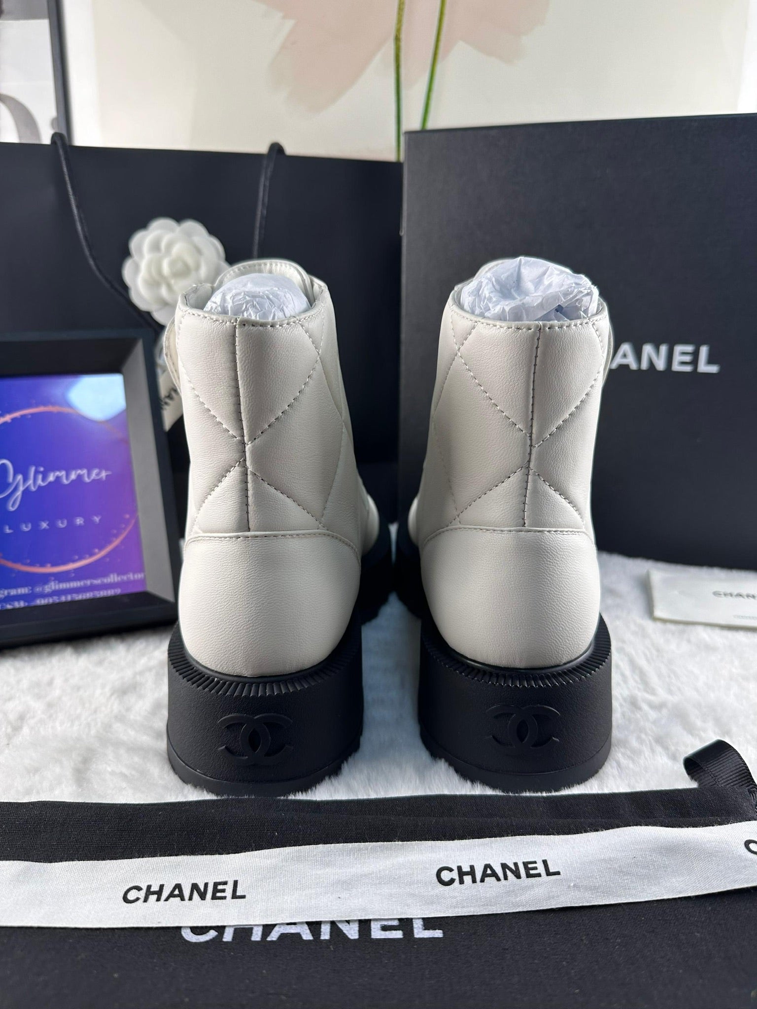 Chanel Parlak Keçi Derisi Dana Derisi Kapitone Savaş Botu - Glimmer of Luxury