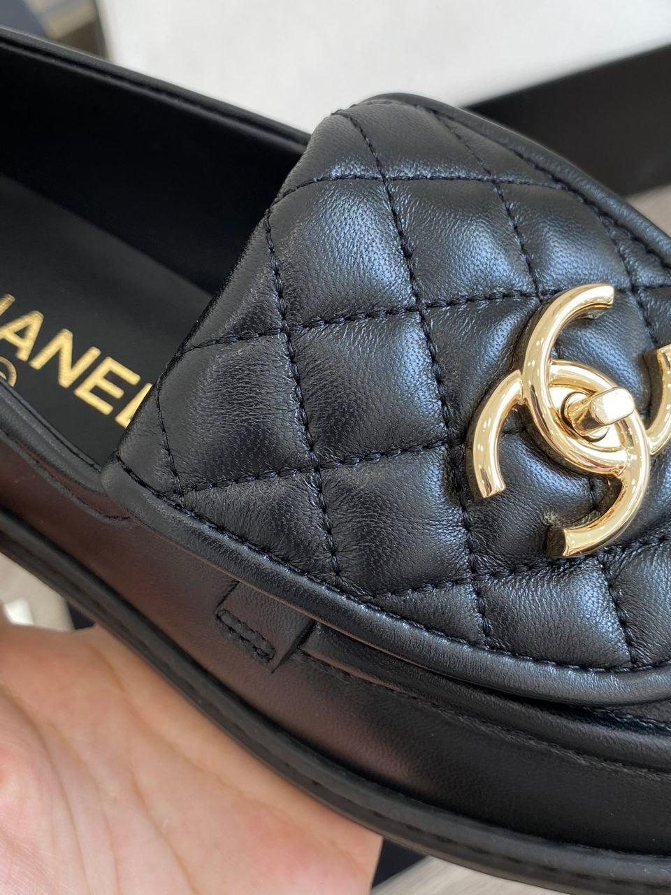 Chanel CC Dönüş Kilitli Deri Kapitone Siyah Loafer - Glimmer of Luxury