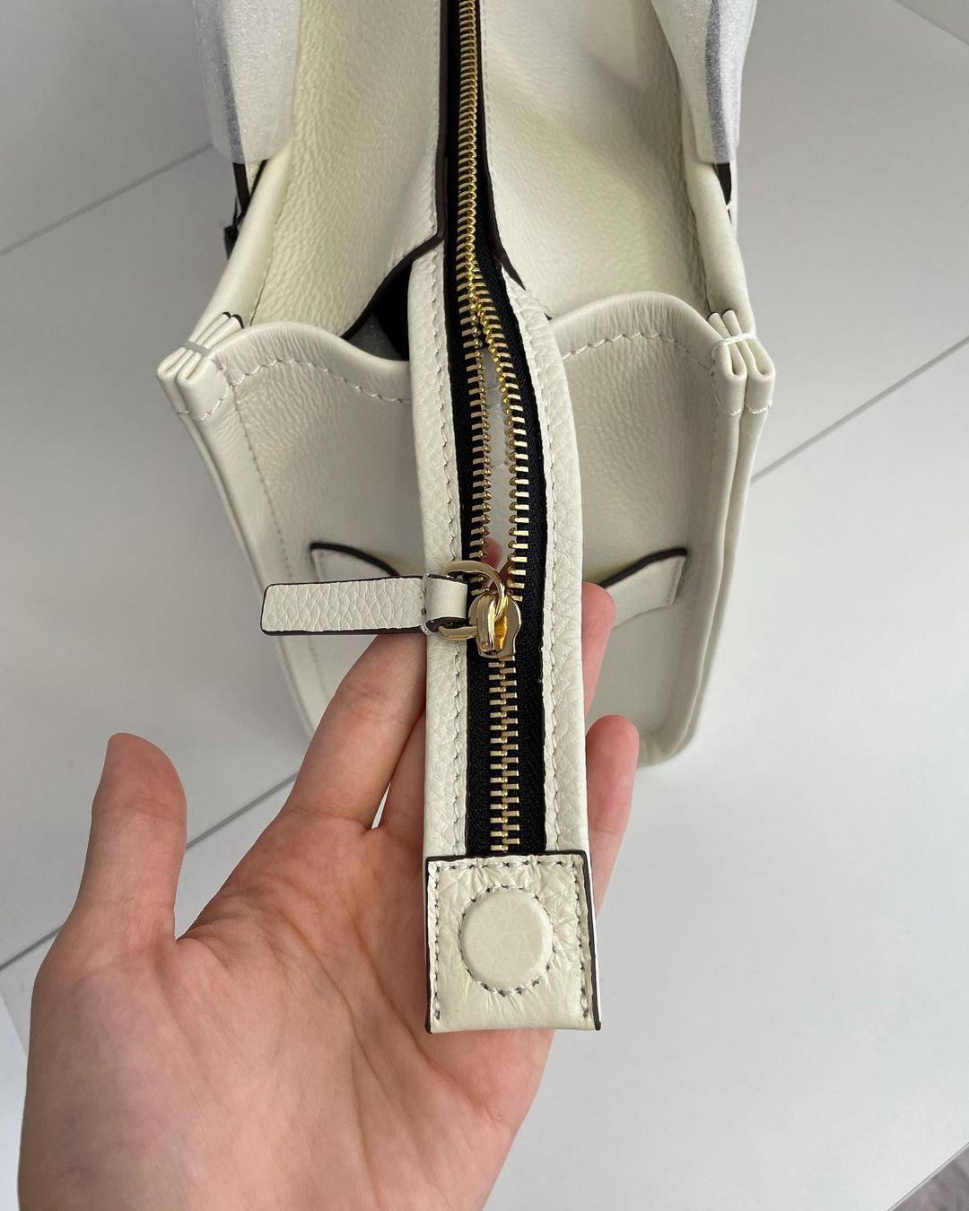 Marc Jacobs The Tote Bag Beyaz - Glimmer of Luxury