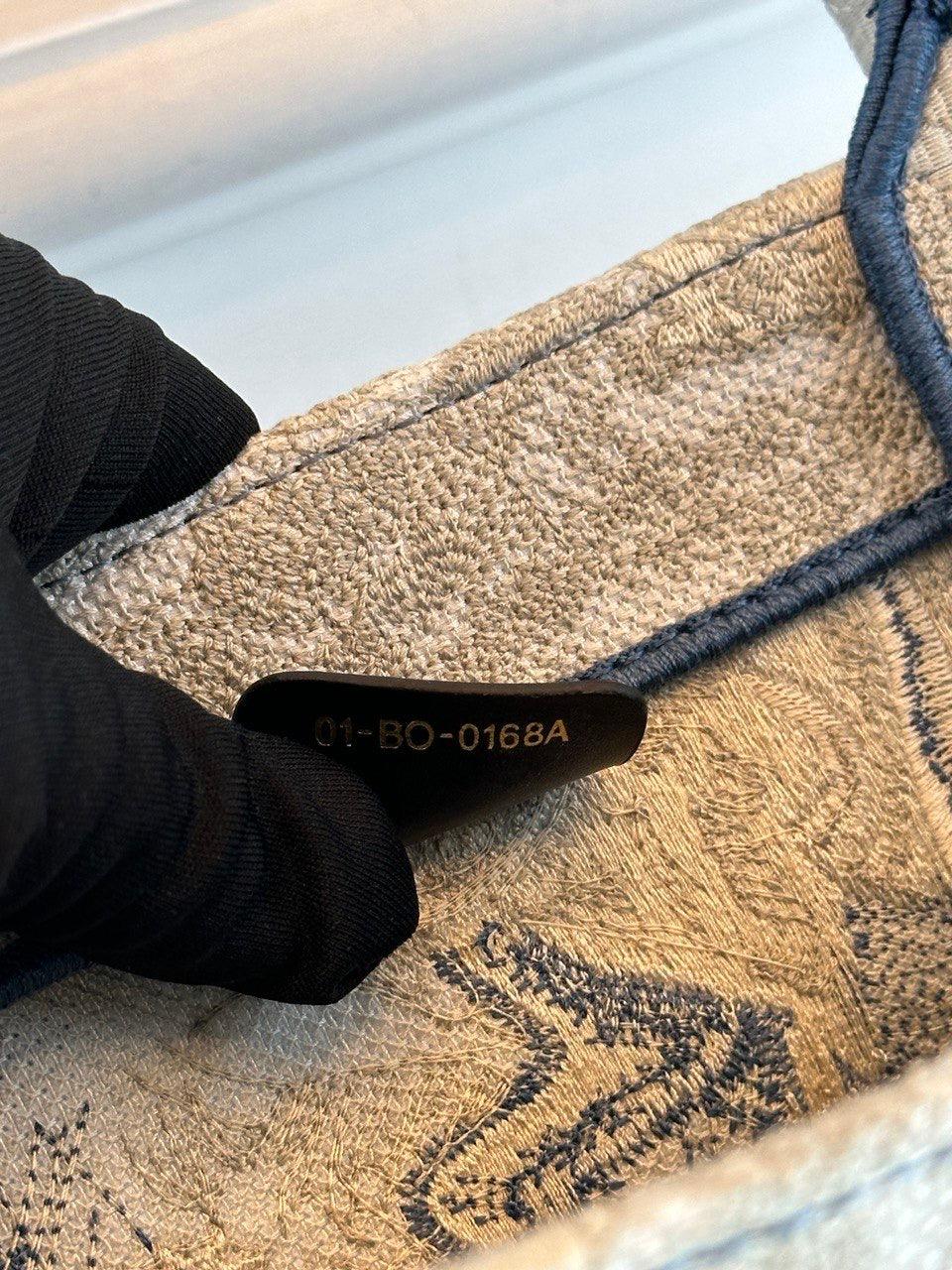 Christian Dior Büyük Mavi Toile de Jouy Degrade Nakış - Glimmer of Luxury