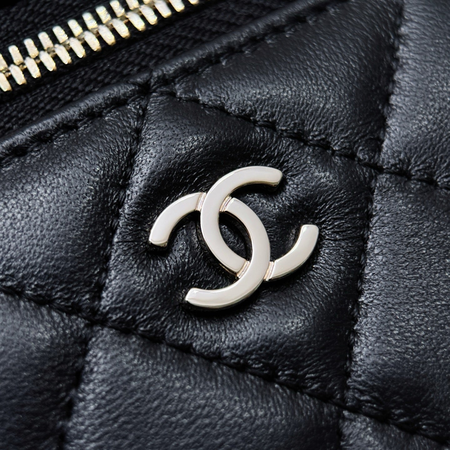 Chanel 25C Makyaj Çantası - Glimmer of Luxury