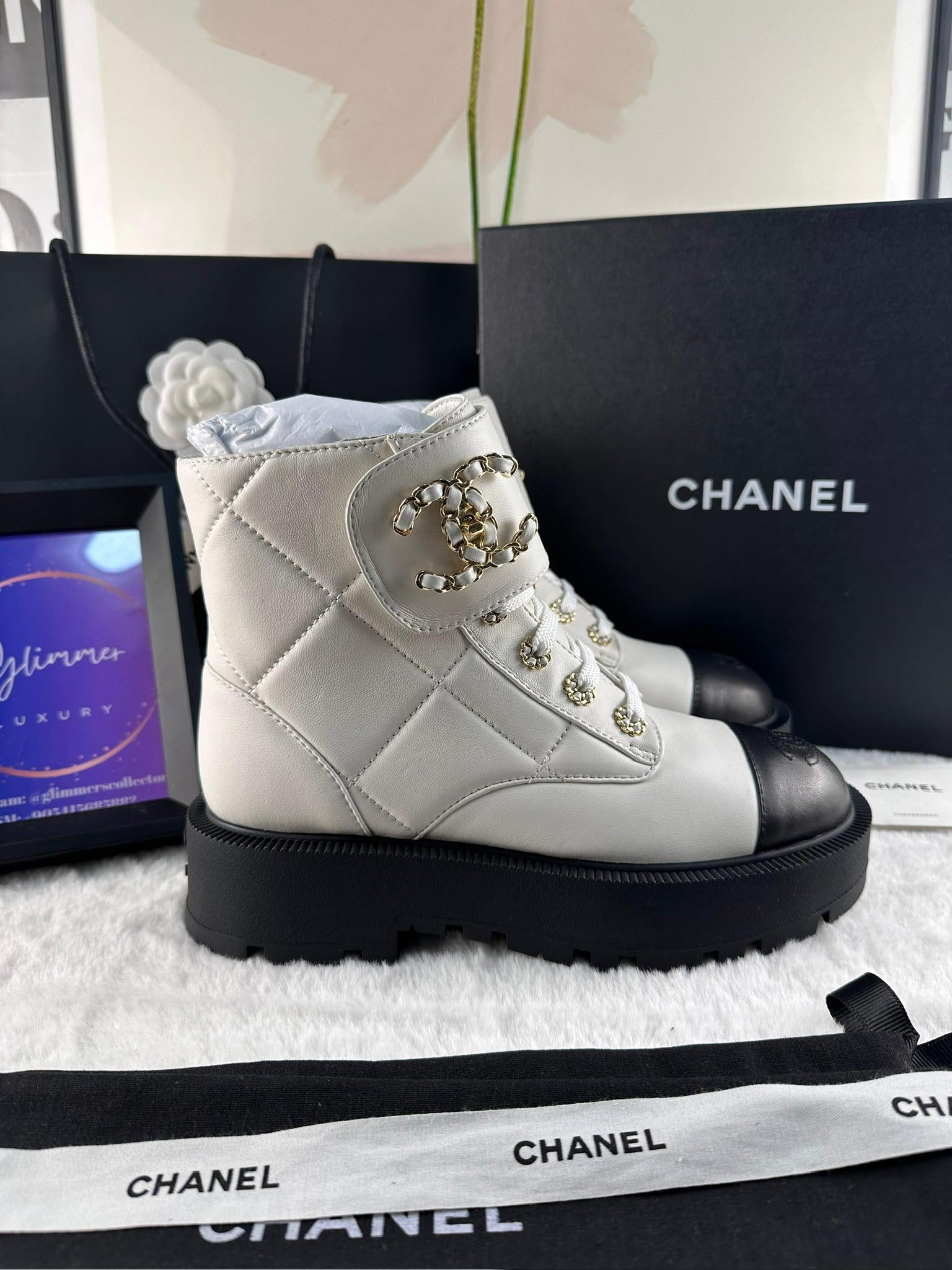 Chanel Parlak Keçi Derisi Dana Derisi Kapitone Savaş Botu - Glimmer of Luxury