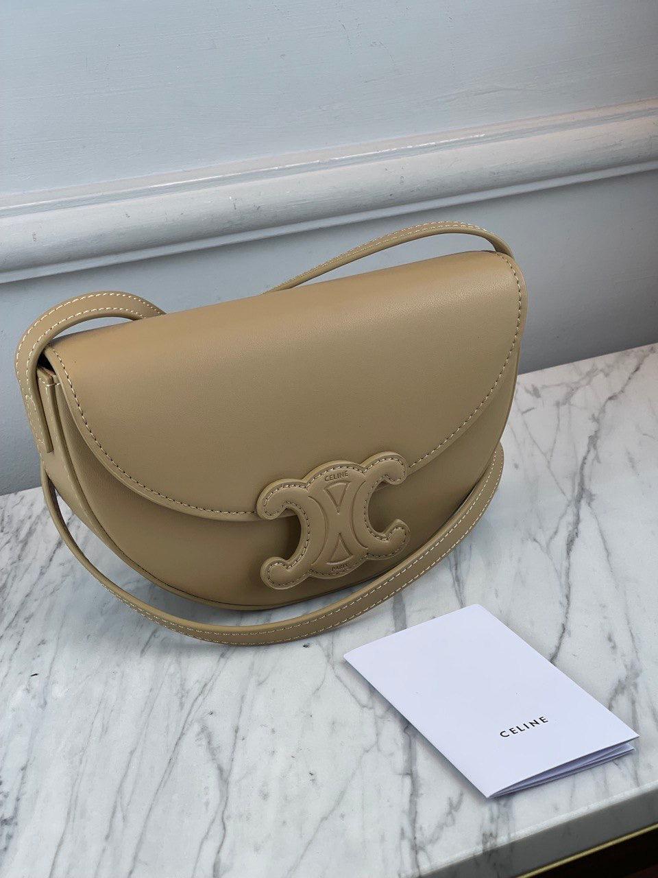 Pürüzsüz Dana Derisi Celine Tromphie Deri Postacı Çantası - Glimmer of Luxury