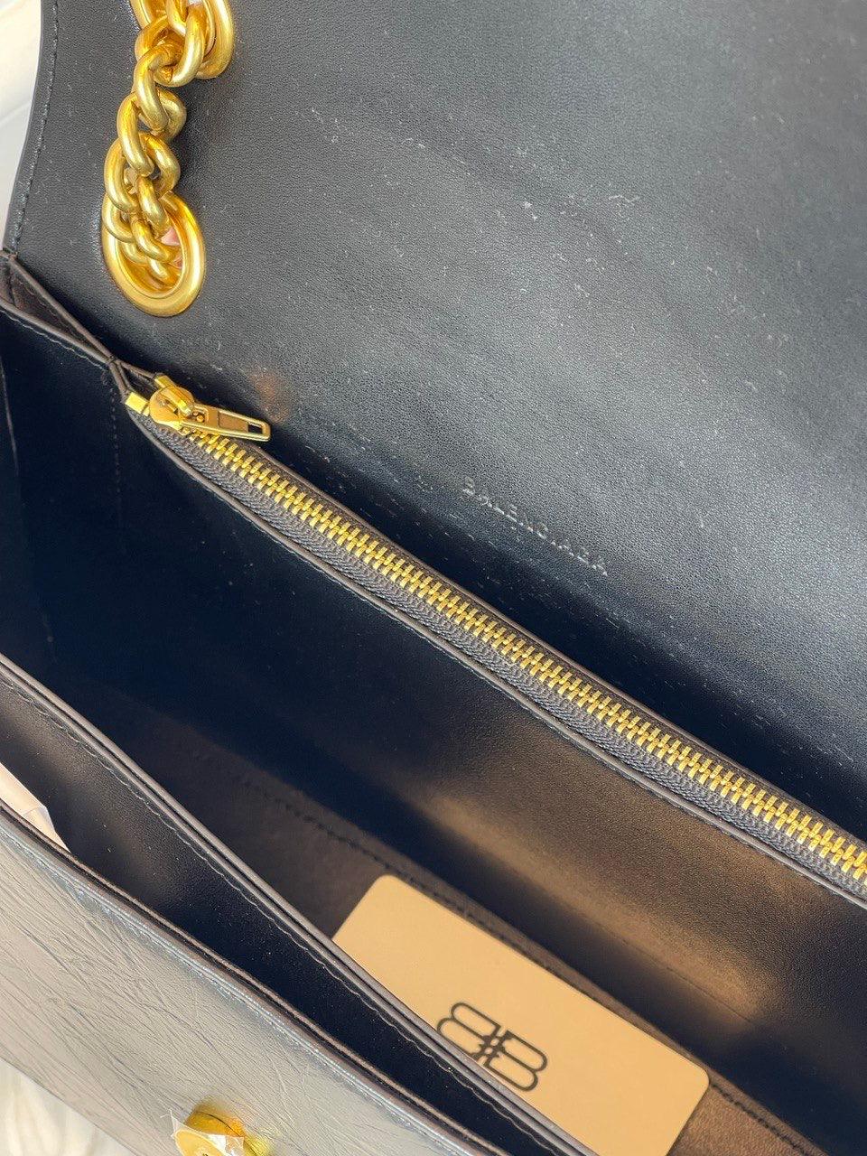 Balenciaga Medium Crush Deri Omuz Çantası - Glimmer of Luxury