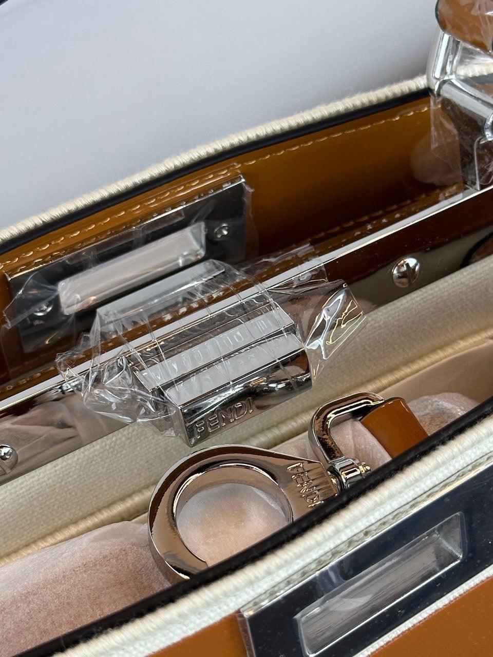 Fendi Peekaboo ISeeU Kahverengi Rugan ve Kanvas Çanta - Glimmer of Luxury