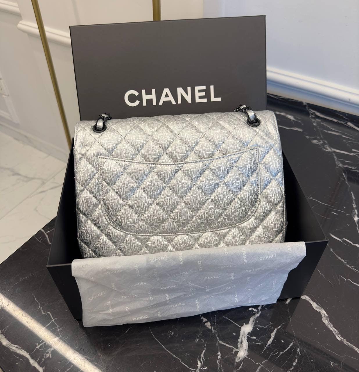 Chanel Metalik Büyük Boy Klasik Kapaklı Çanta - Glimmer of Luxury