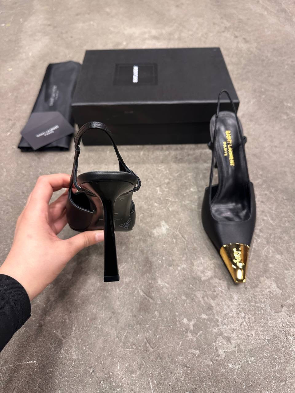 Saint Laurent Jeanne Arkadan Bağlamalı Topuklu Ayakkabı - Glimmer of Luxury