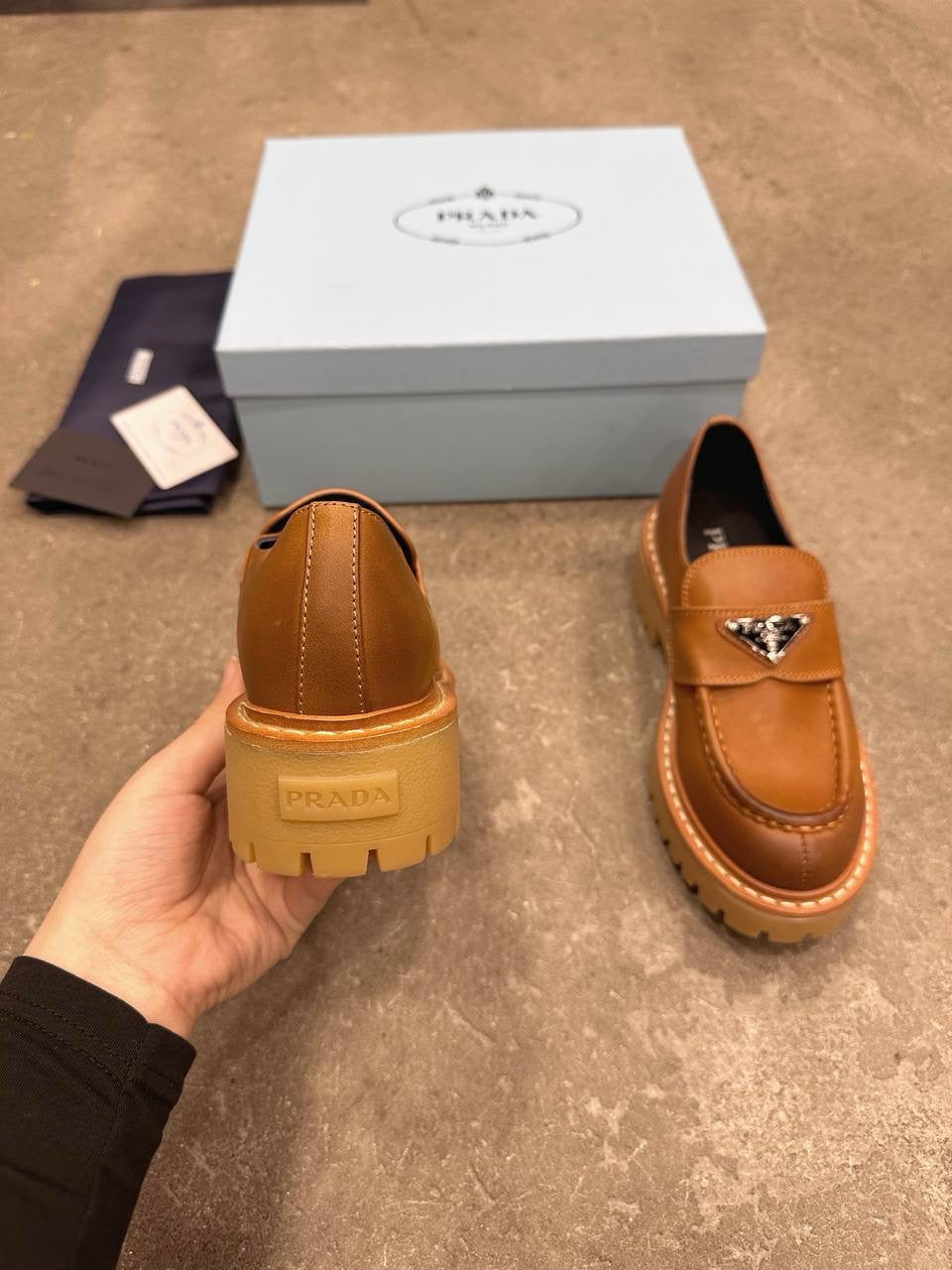 Prada Deri Mokasen - Glimmer of Luxury