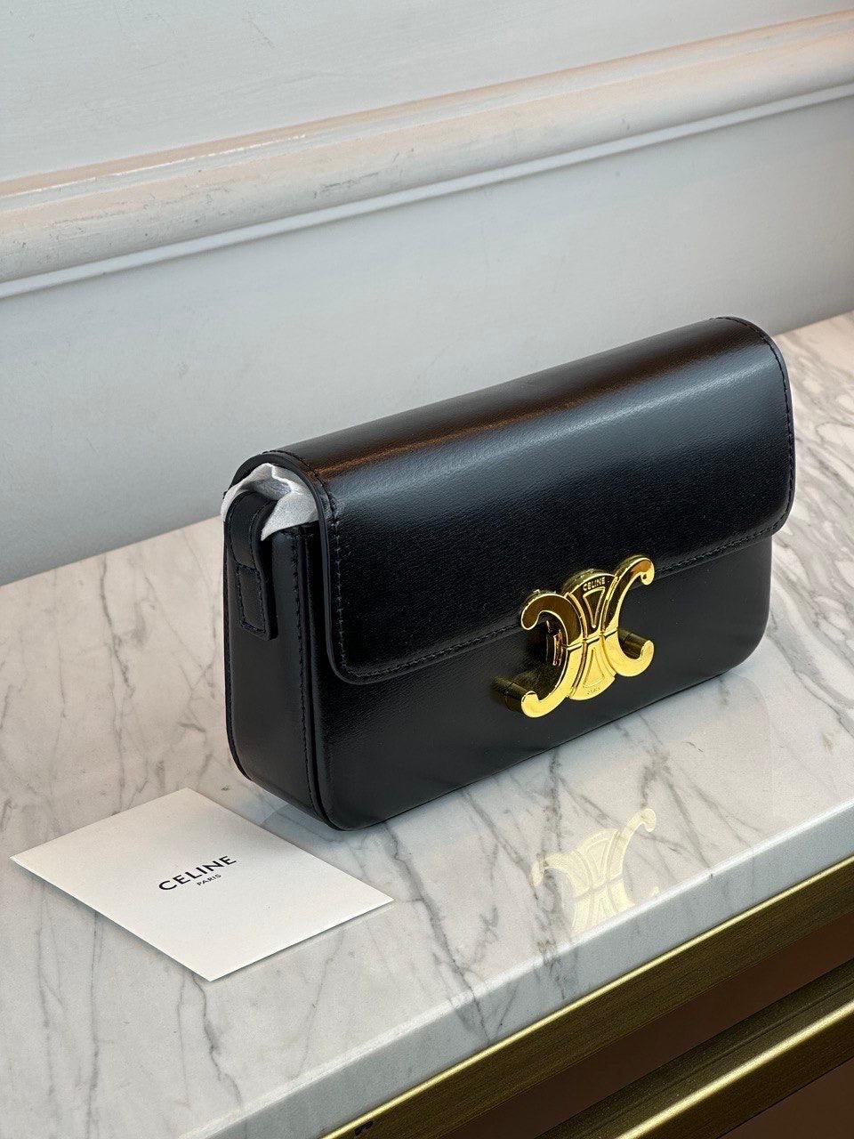 Celine Doğal Dana Derisinden Yapılmış Claude Omuz Çantası Siyah - Glimmer of Luxury