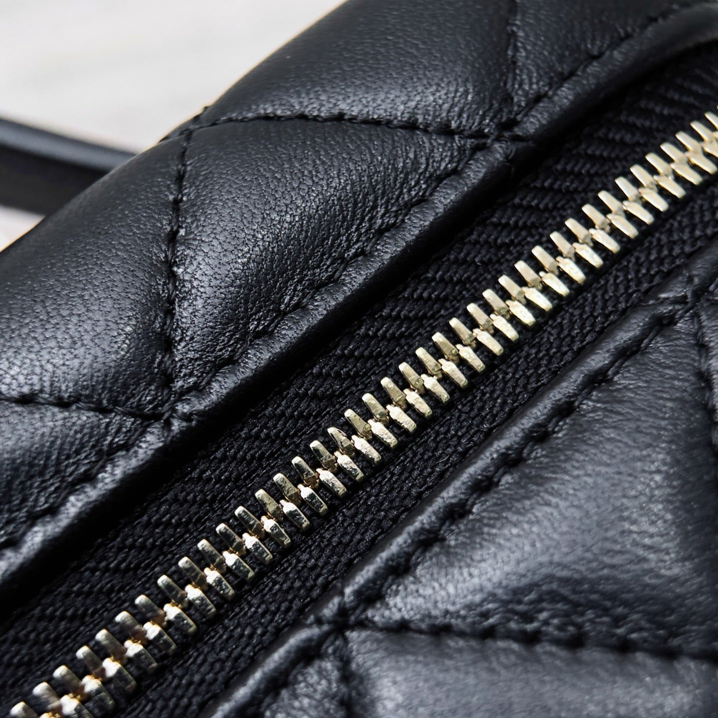 Chanel 25C Makyaj Çantası - Glimmer of Luxury