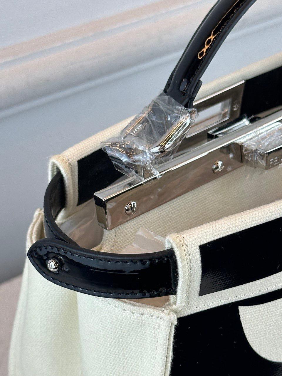 Fendi Peekaboo ISeeU Siyah Rugan ve Kanvas Çanta - Glimmer of Luxury