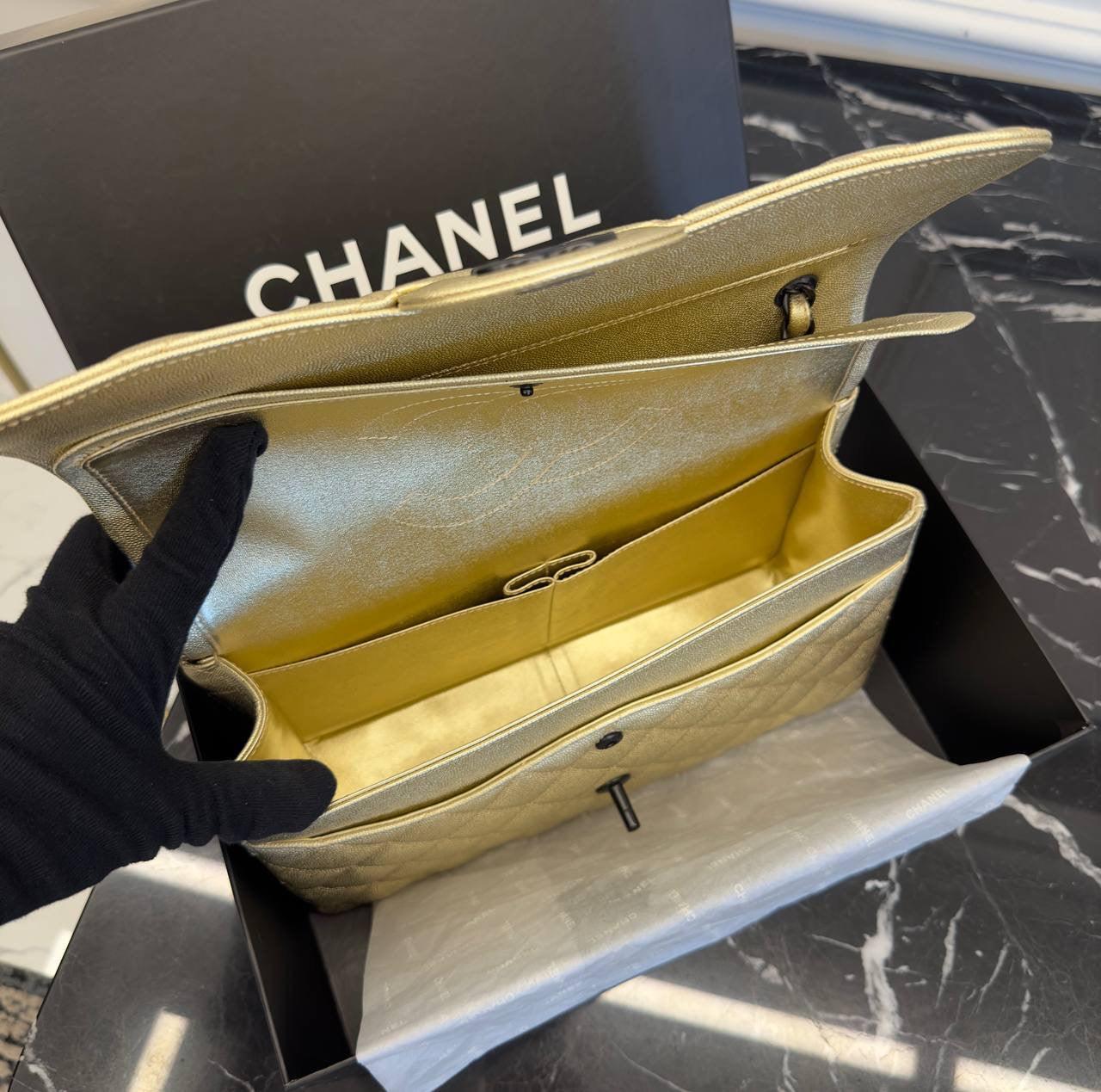 Chanel Altın Metalik Büyük Boy Klasik Çanta - Glimmer of Luxury