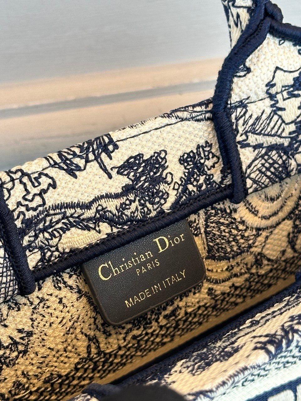 Christian Dior Mavi Book Tote Orta - Glimmer of Luxury