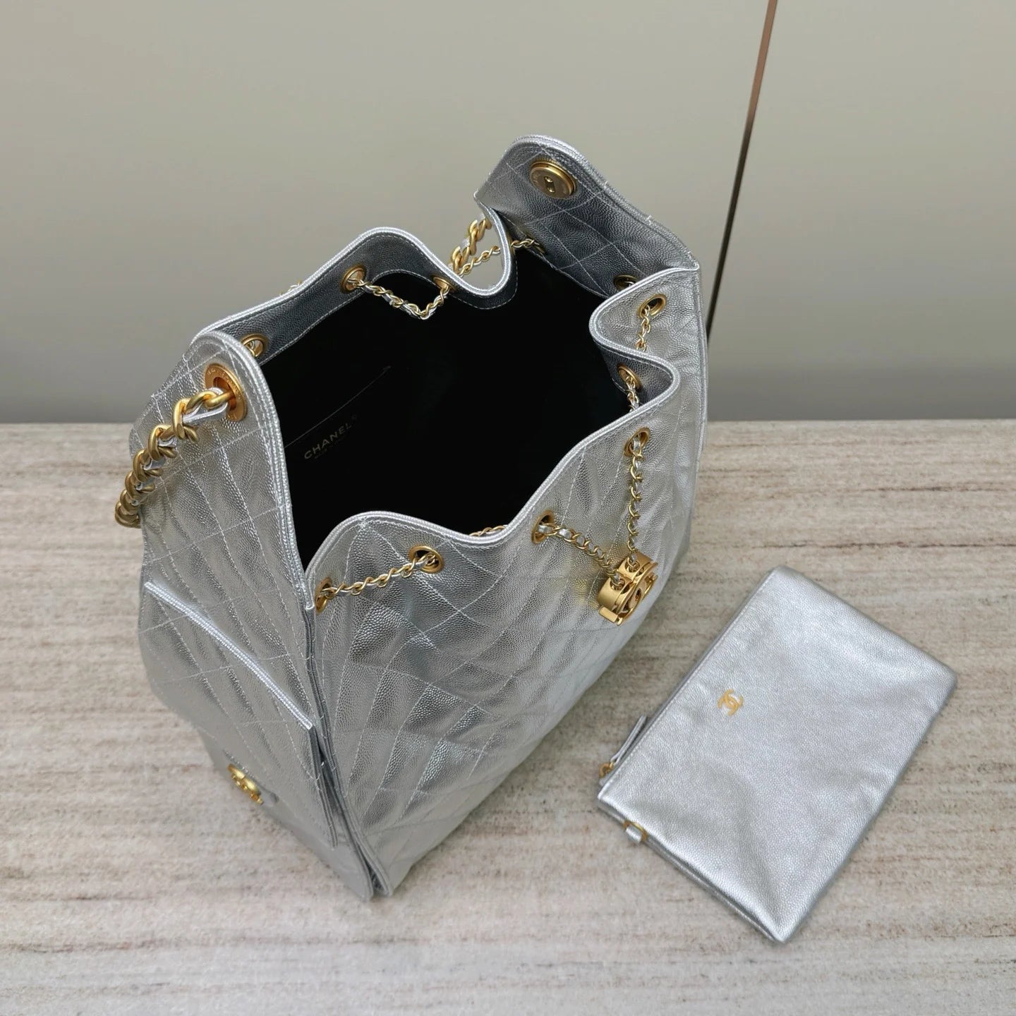 Chanel 25C Büyük Hobo Seyahat Çantası - Glimmer of Luxury