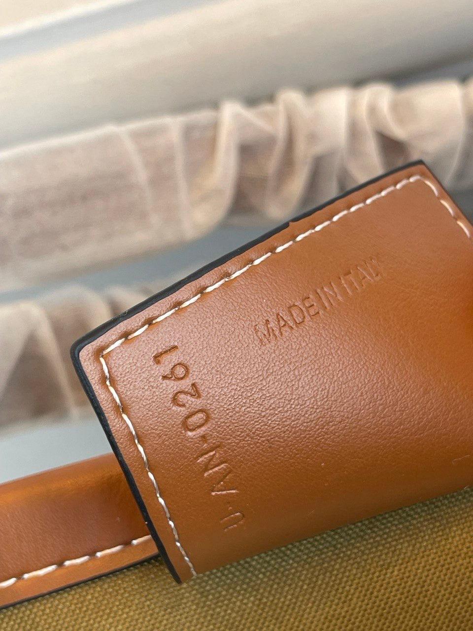 Celine Triomphe Kanvas ve Kuzu Derisi Tan Zincirli Clutch - Glimmer of Luxury