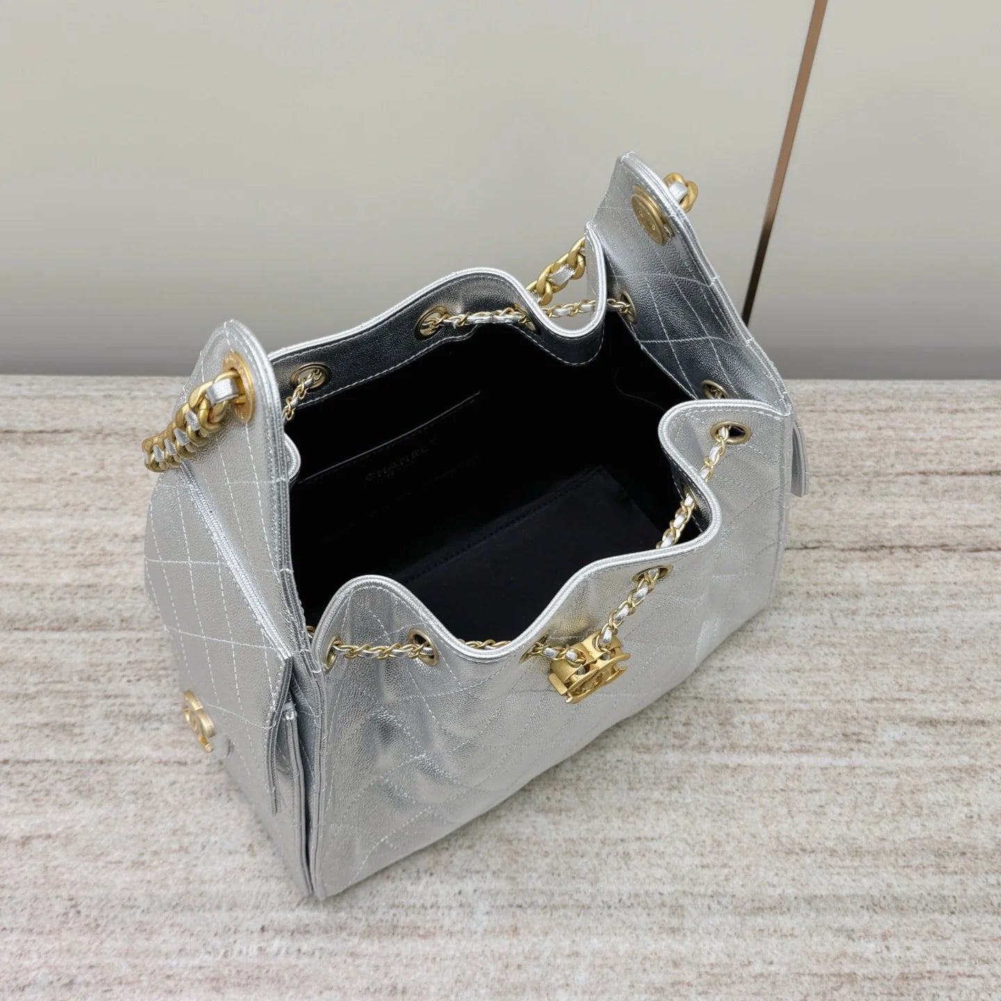 Chanel 25C Orta Boy Hobo Seyahat Çantası - Glimmer of Luxury