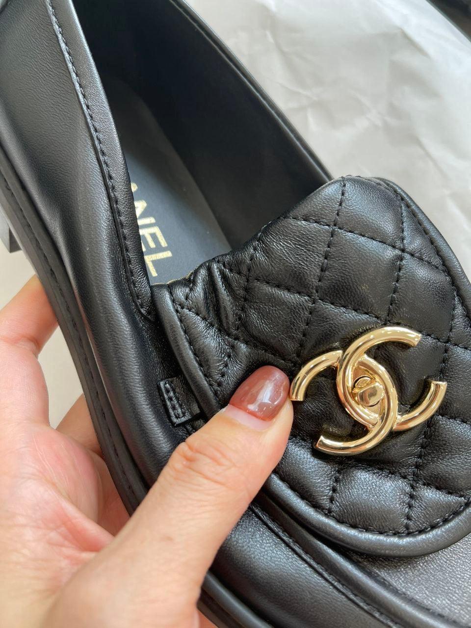 Chanel CC Dönüş Kilitli Deri Kapitone Siyah Loafer - Glimmer of Luxury