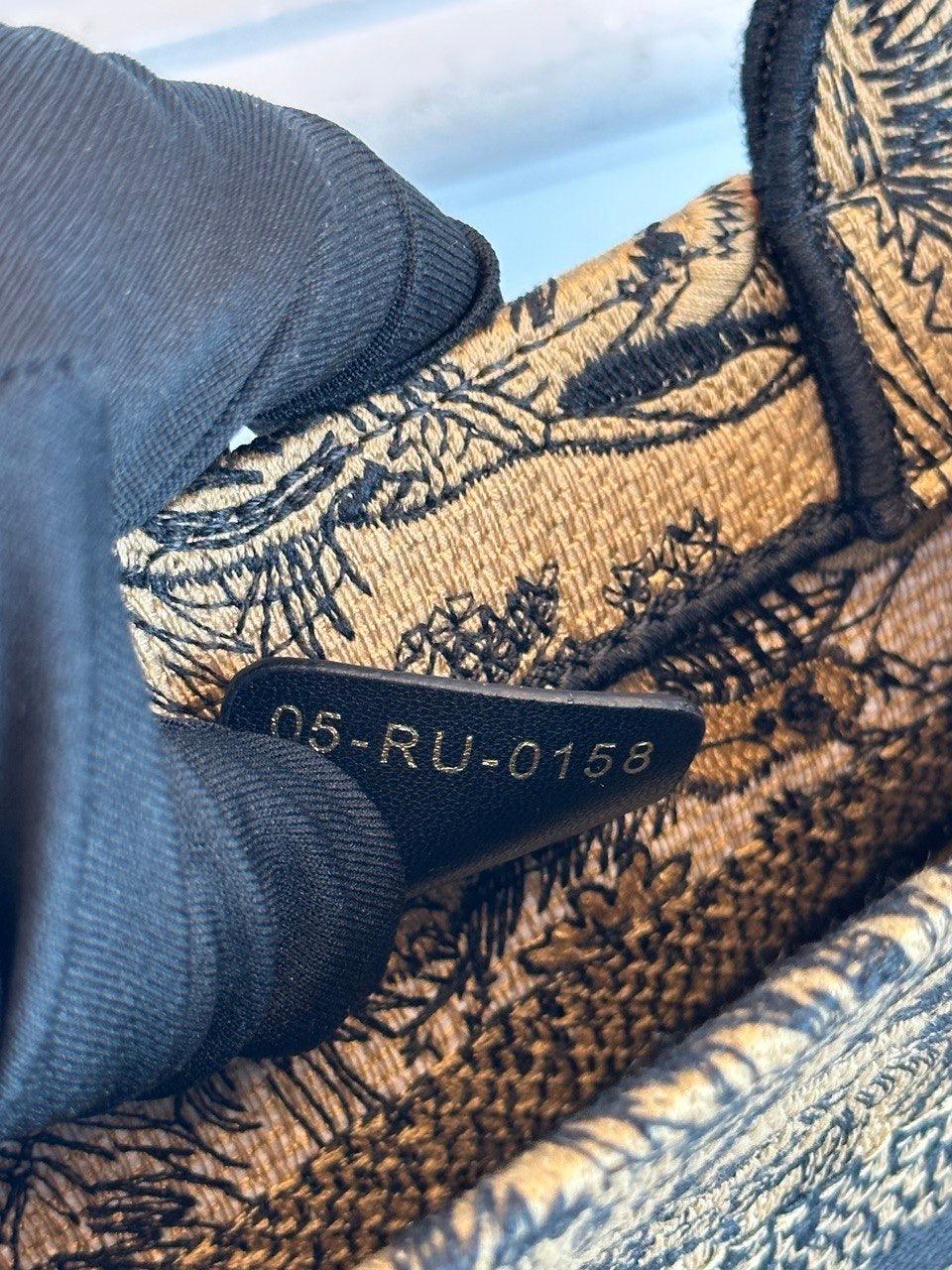 Christian Dior Bej ve Siyah Book Tote Orta - Glimmer of Luxury