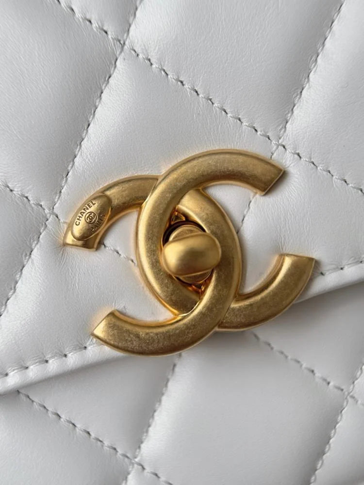Chanel Mini Çift İnci Ezmesi 22cm Beyaz Dana Derisi GHW