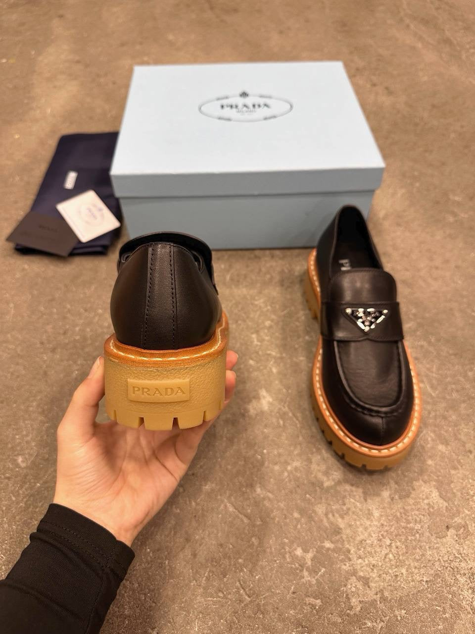 Prada Deri Mokasen - Glimmer of Luxury