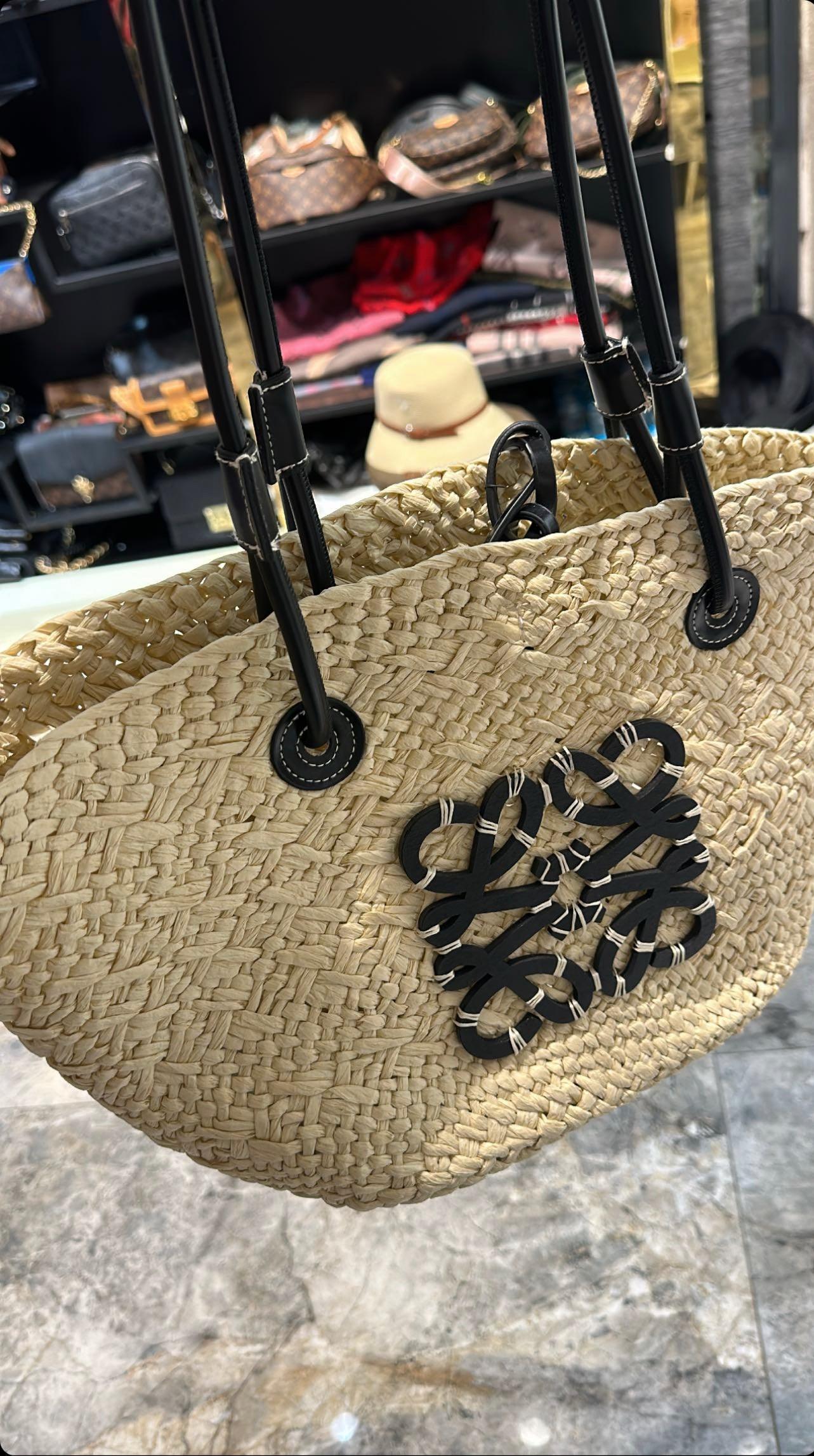 Loewe Anagram Sepet Çantalar - Glimmer of Luxury