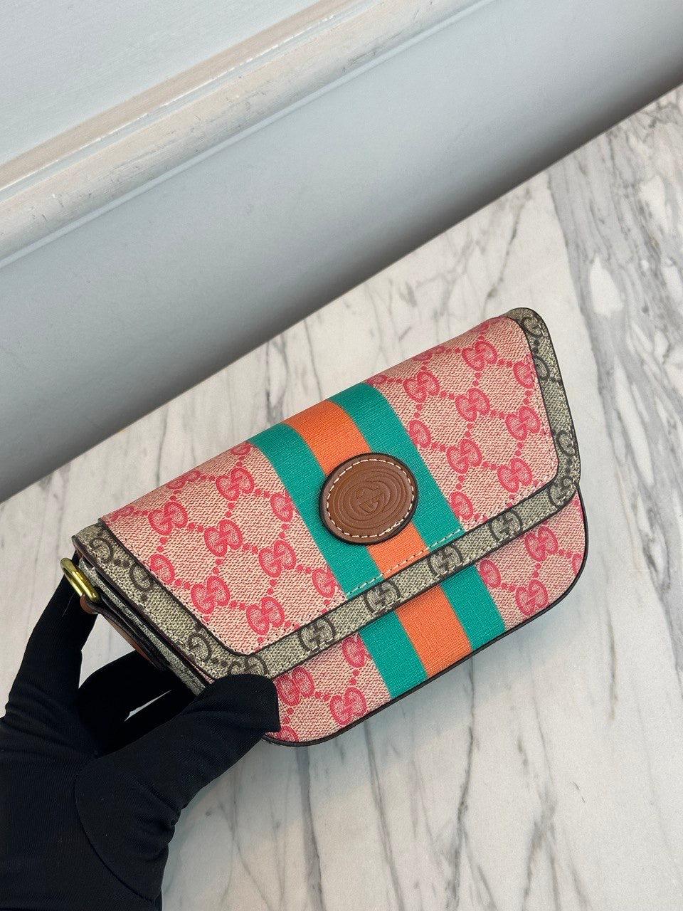 Gucci GG Mini Deri Kesimli Monogram Kaplamalı Kanvas Postacı Çantası - Glimmer of Luxury