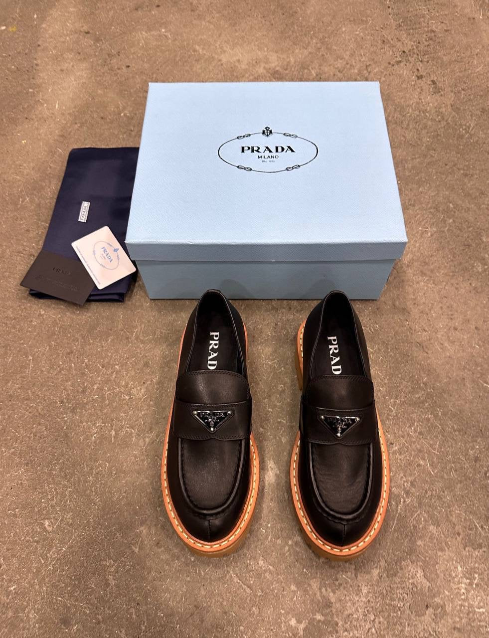 Prada Deri Mokasen - Glimmer of Luxury