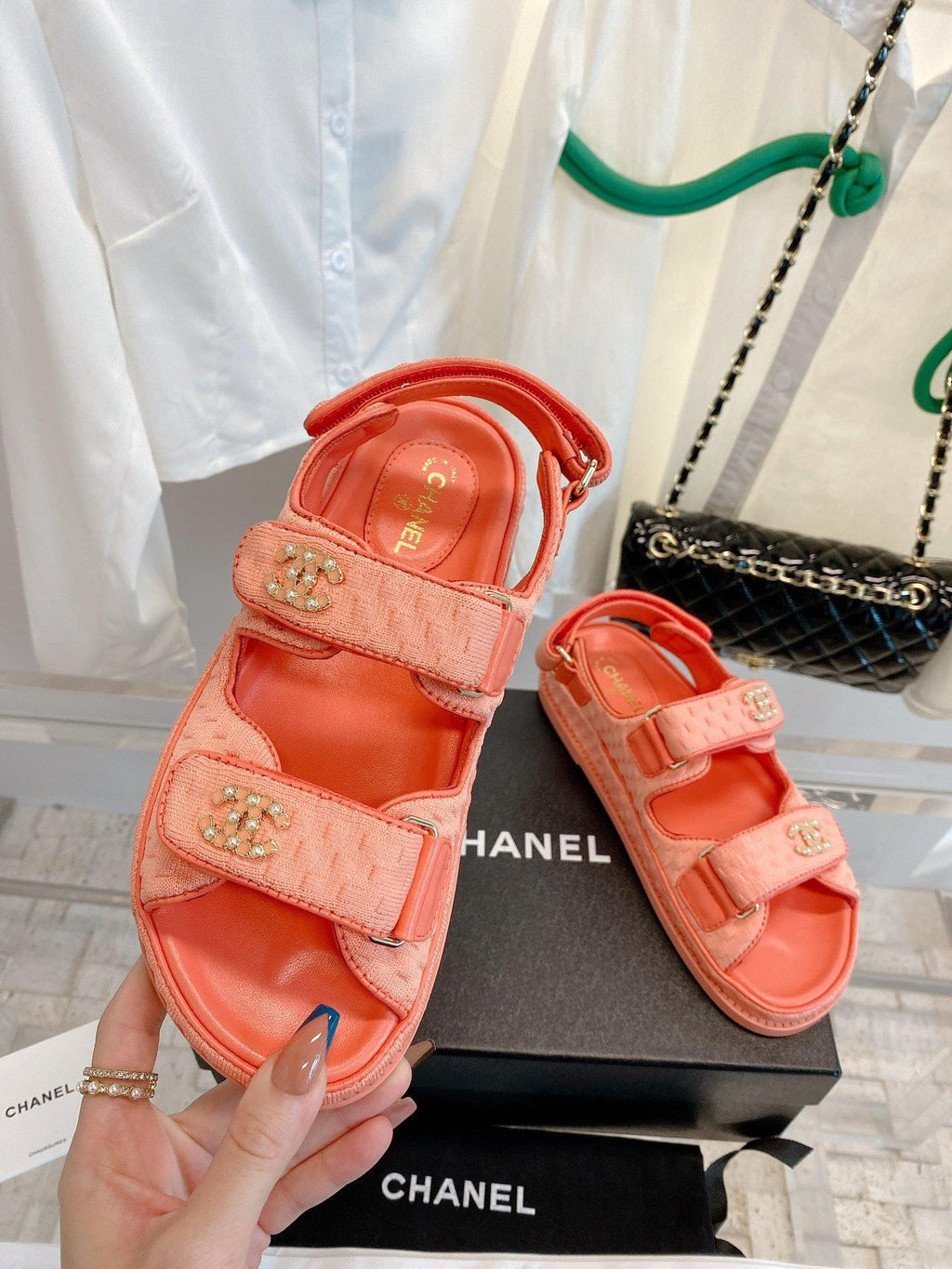 Chanel Pembe Örme Kumaş Baba Sandalet - Glimmer of Luxury