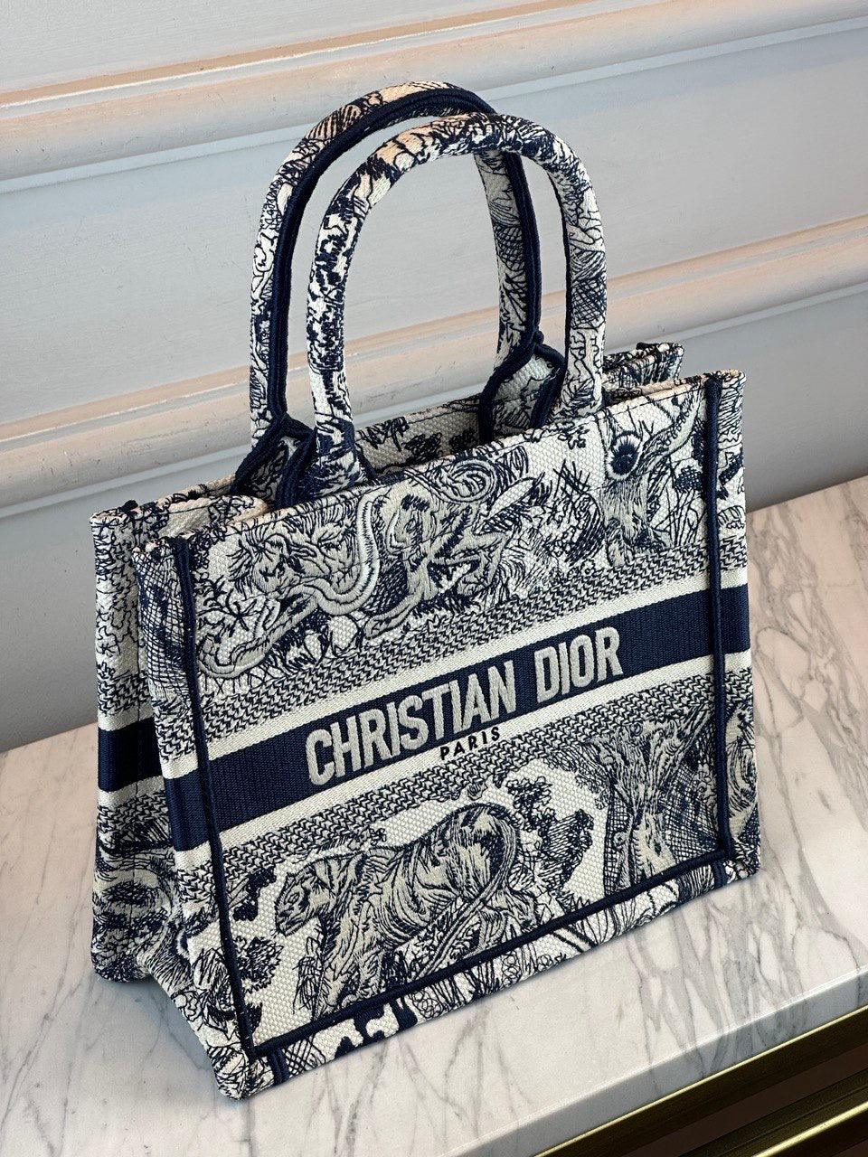 Christian Dior Mavi Book Tote Orta - Glimmer of Luxury