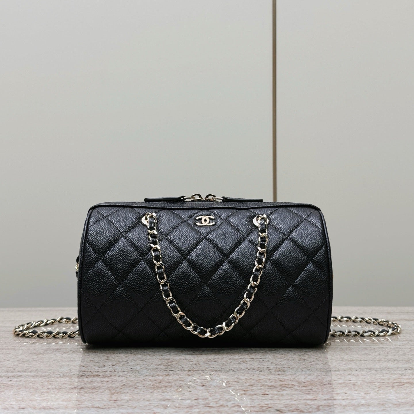 Chanel Mini Timeless Classic Varil Çanta Parlak Havyar Açık Altın Donanım - Glimmer of Luxury