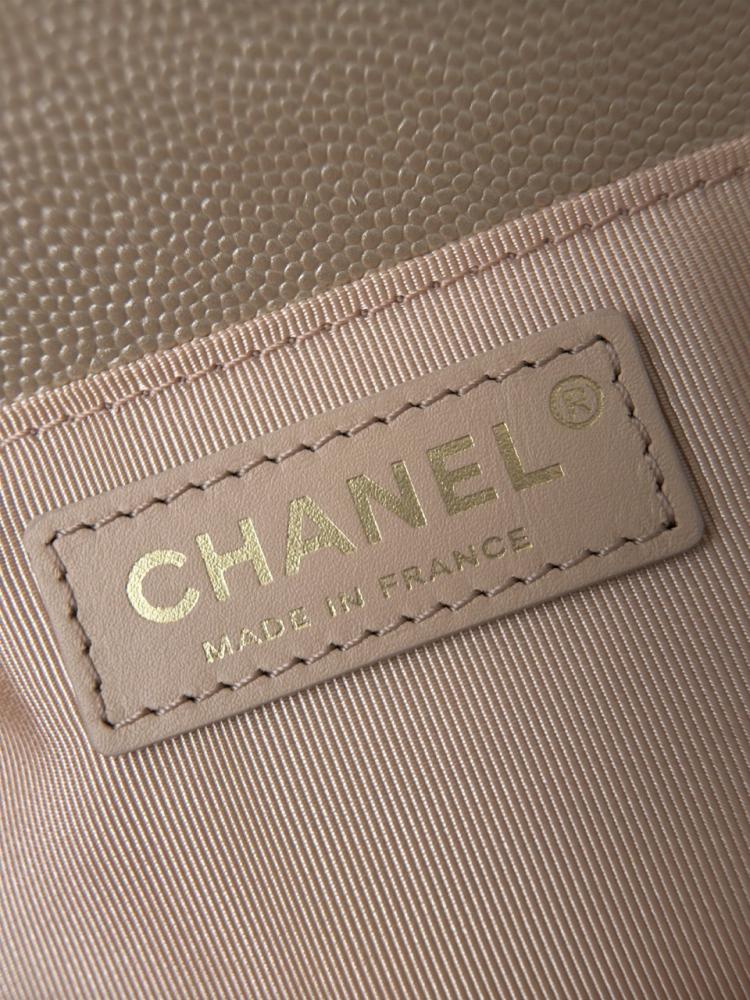 Chanel Leboy Orta 25 cm Havyar İnek Derisi Şampanya Altını Açık Altın Toka
