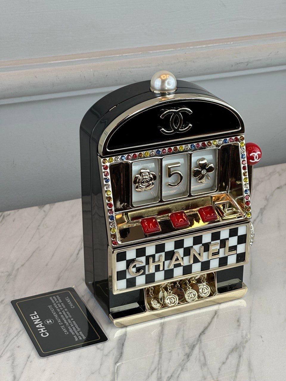 Chanel Nadir Chanel Minaudiere Casino Slot Makinesi - Glimmer of Luxury