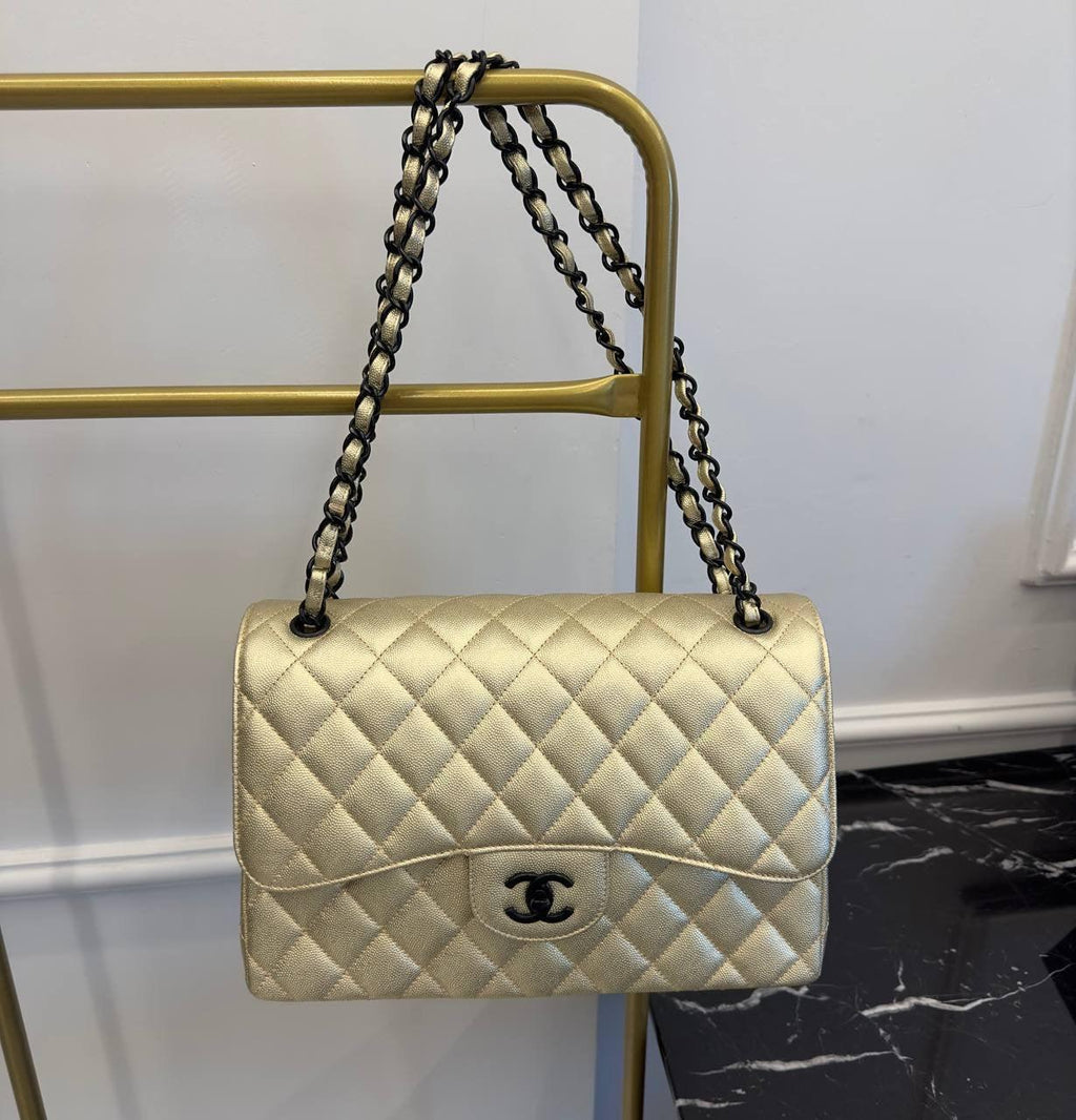 Chanel Altın Metalik Büyük Boy Klasik Çanta - Glimmer of Luxury
