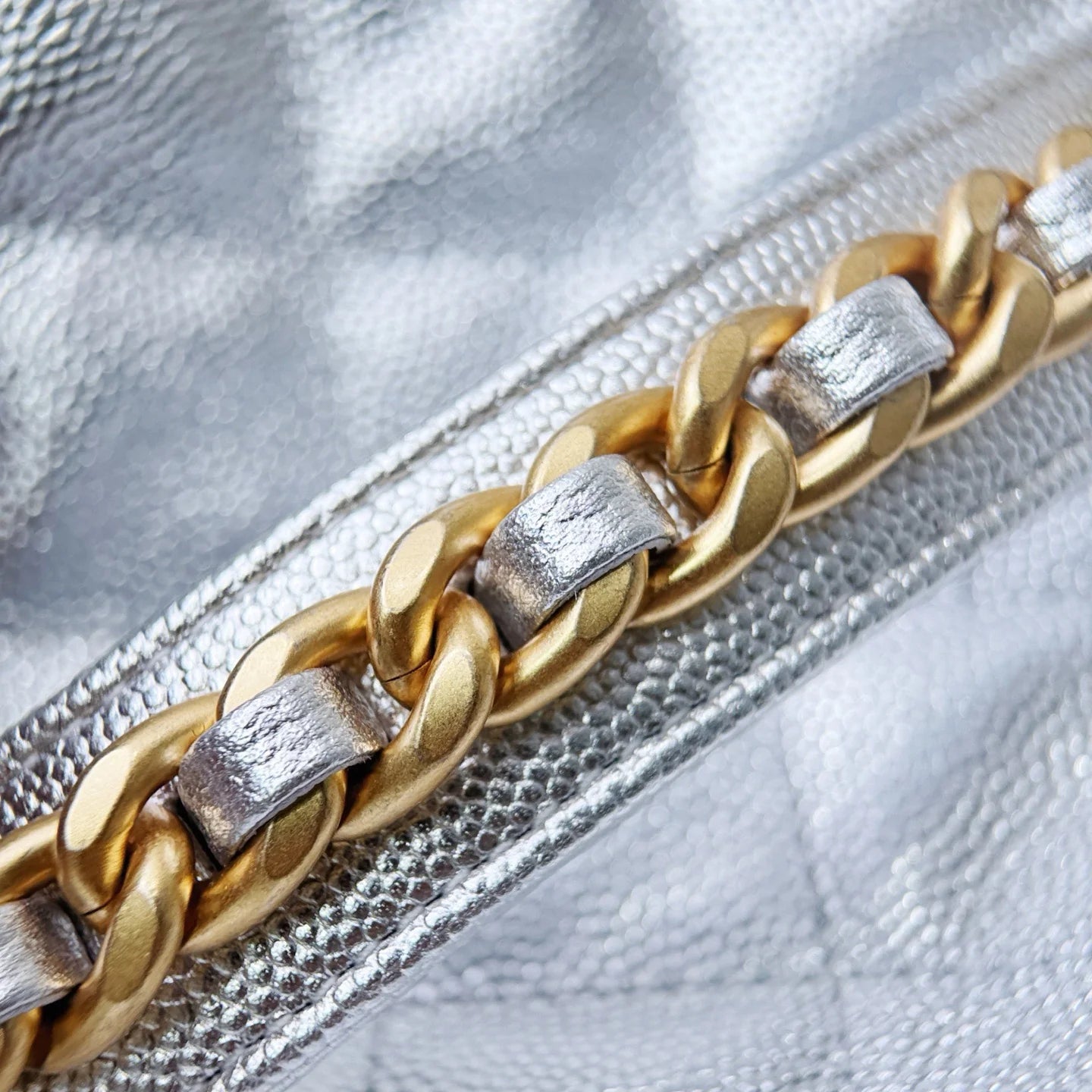 Chanel 25C Büyük Hobo Seyahat Çantası - Glimmer of Luxury