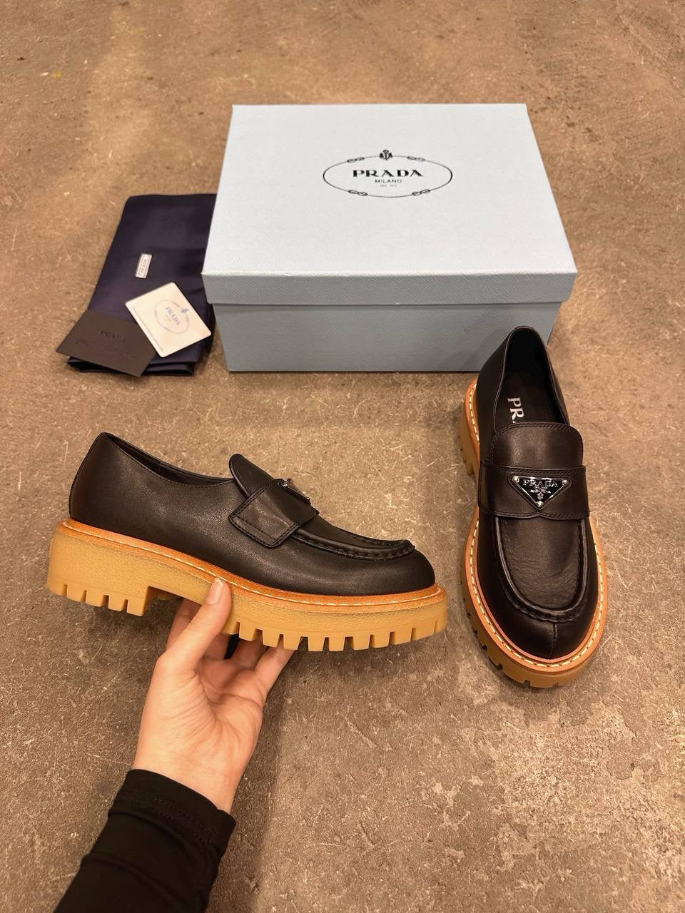 Prada Deri Mokasen - Glimmer of Luxury