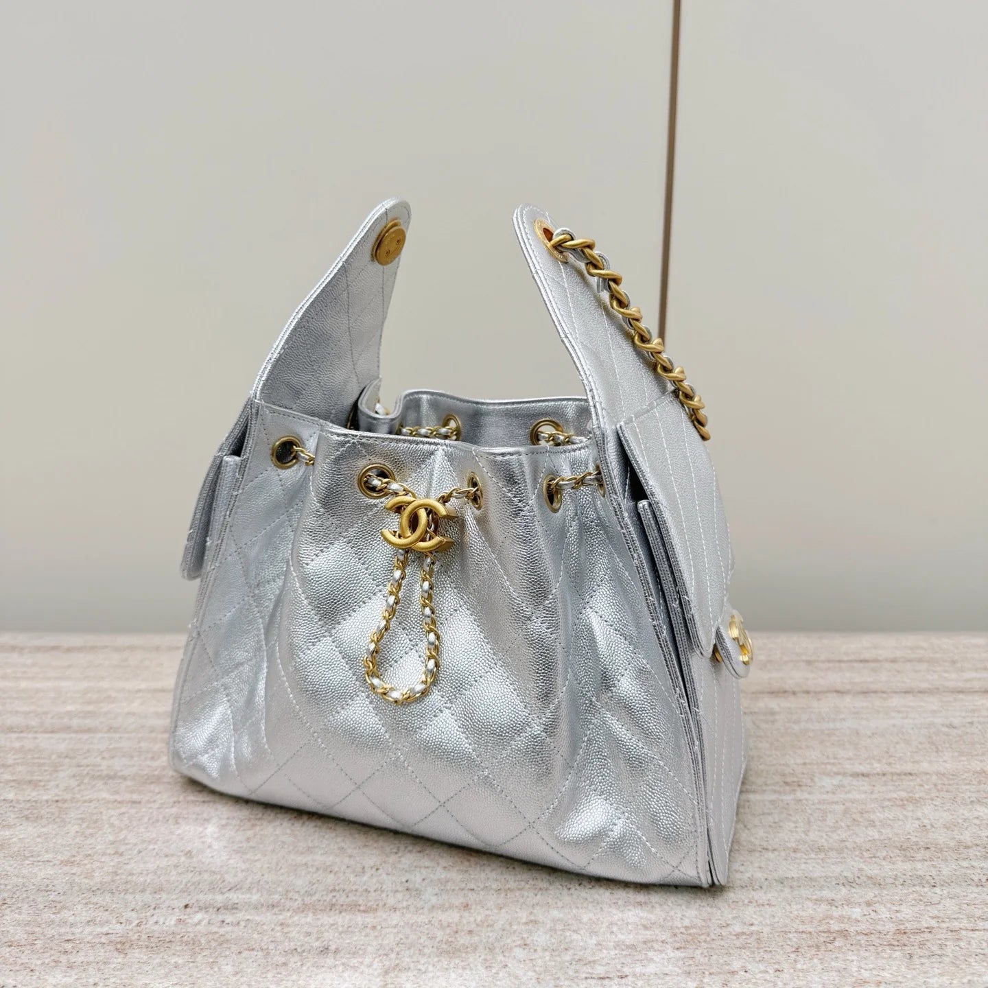 Chanel 25C Orta Boy Hobo Seyahat Çantası - Glimmer of Luxury